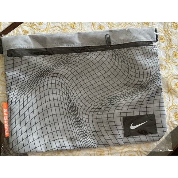 Nike Messenger Bag D/MS/X Gray Black New Waist Crossbody Pouch Pack Travel Sack - Picture 1 of 3